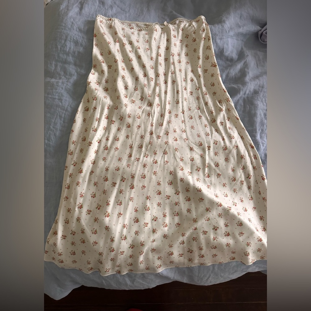 Doen Silk skirt with Pink Floral Pattern